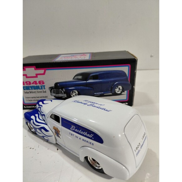 SpecCast 20532 DieCast University Kentucky UK 1946 Chevrolet Sedan Delivery +Box - Picture 3 of 12